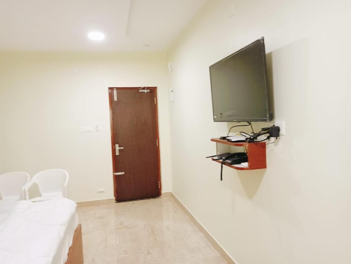 The Paradise Guest Inn Неллуру Экстерьер фото