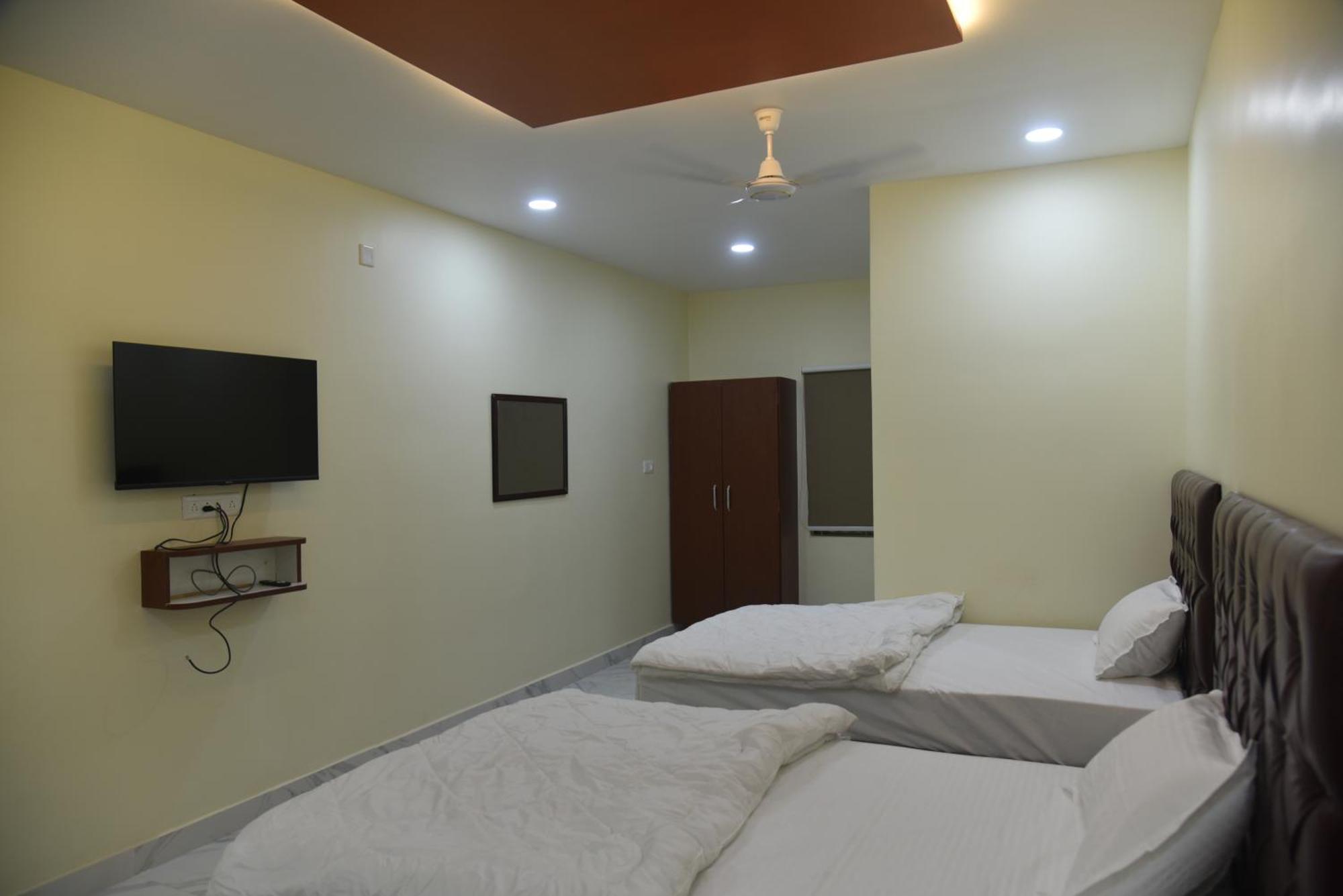 The Paradise Guest Inn Неллуру Экстерьер фото